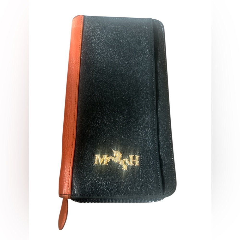 Designer MARIO HERNANDEZ  Wallet